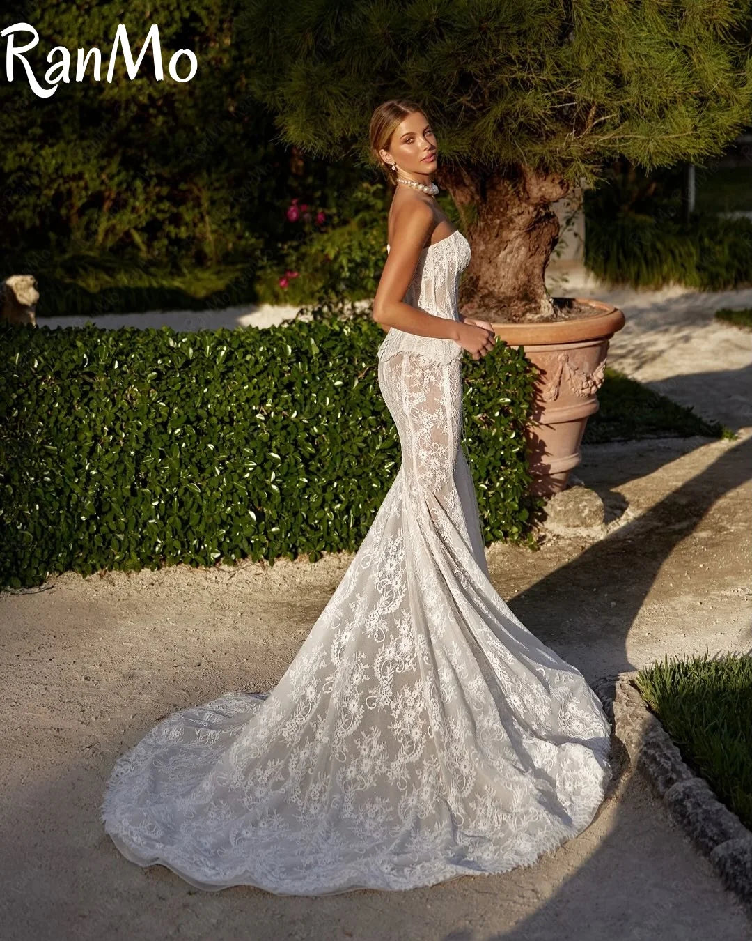 Ranmo Customized Lace ivory white Ball Gown Royal Wedding Dresses Sweetheart applique decal fish tail Made Robe De Court Train
