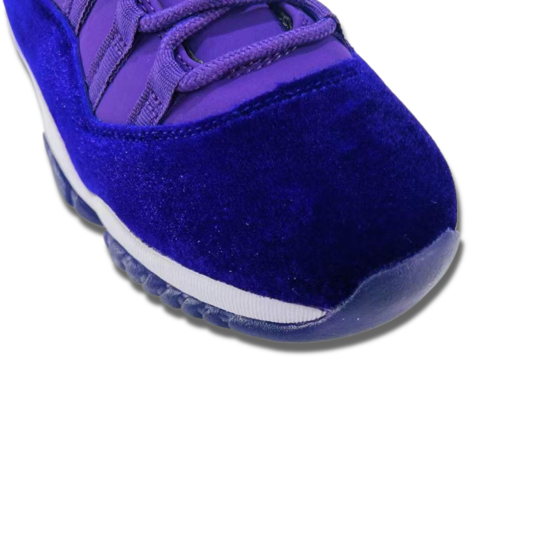 Air Jordan 11 Retro in Purple