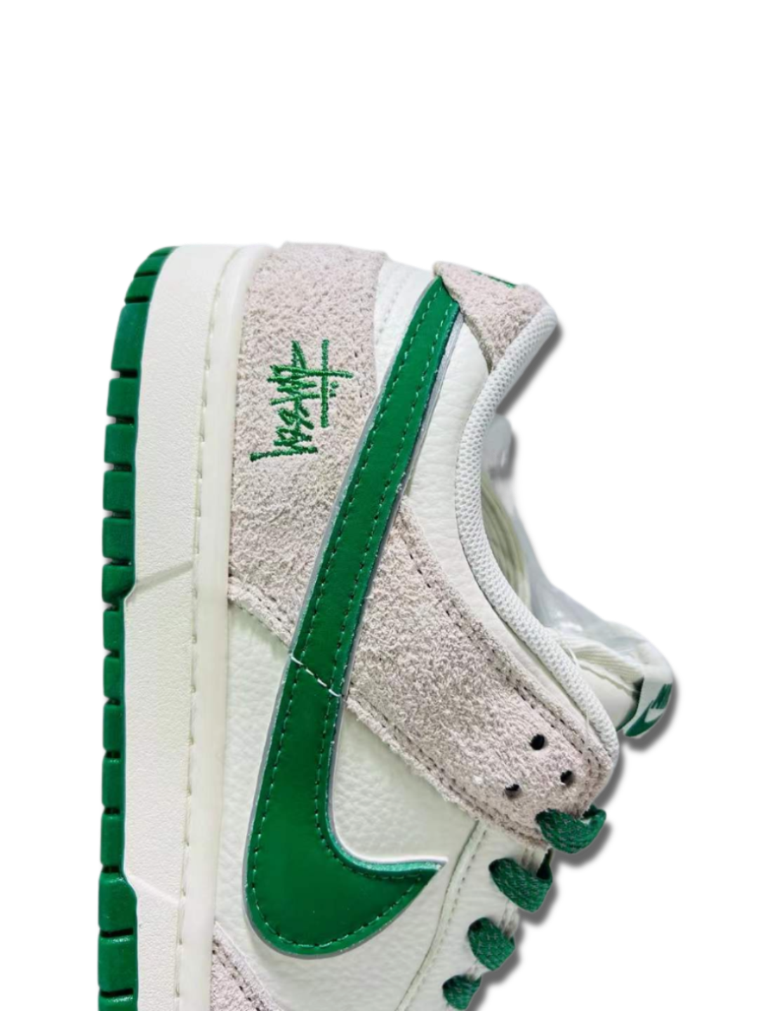 Nike SB Dunk Low “Faith
