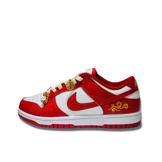 Nike SB Dunk Low in Red