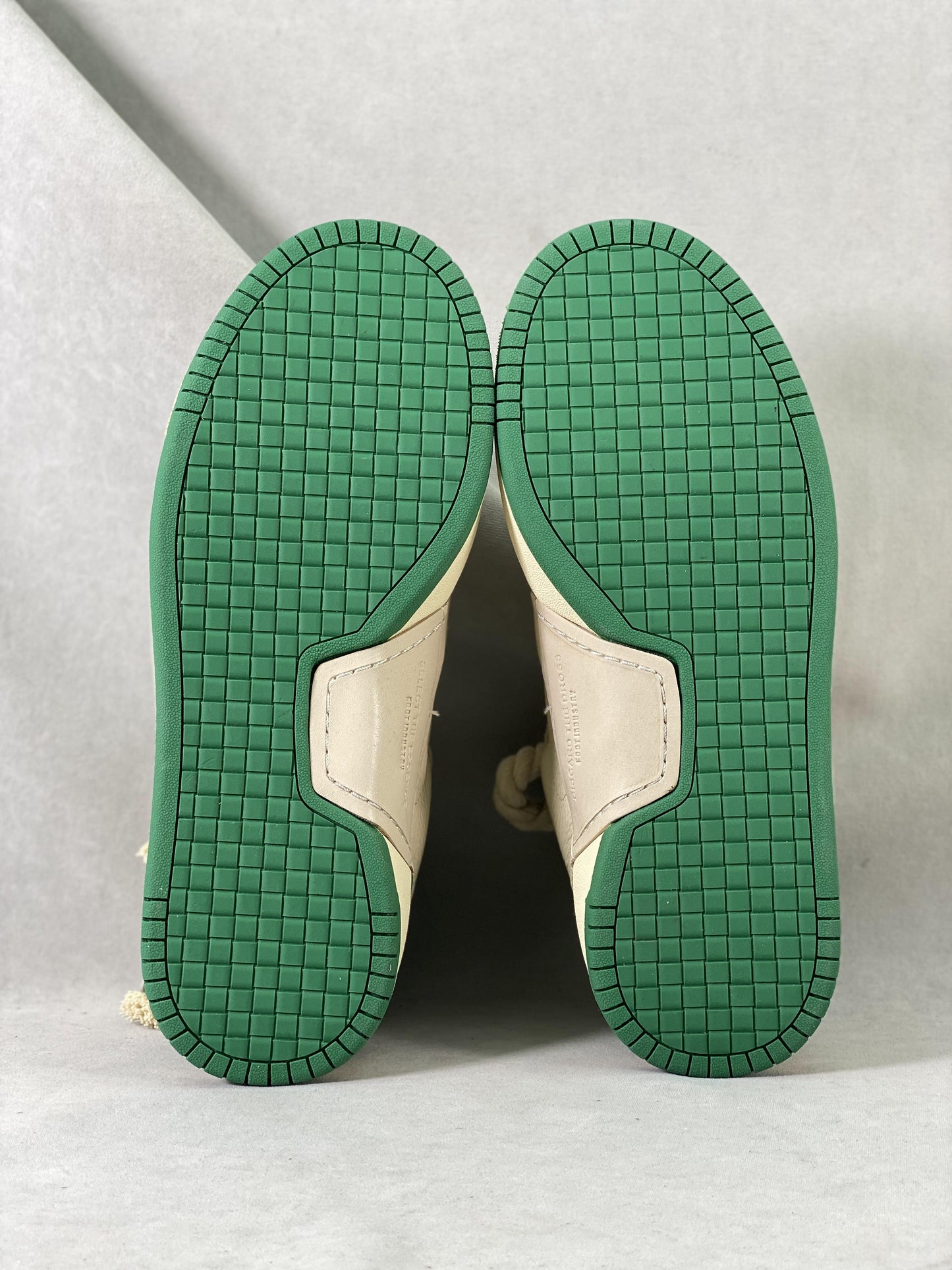 VELUXE SNEAKER