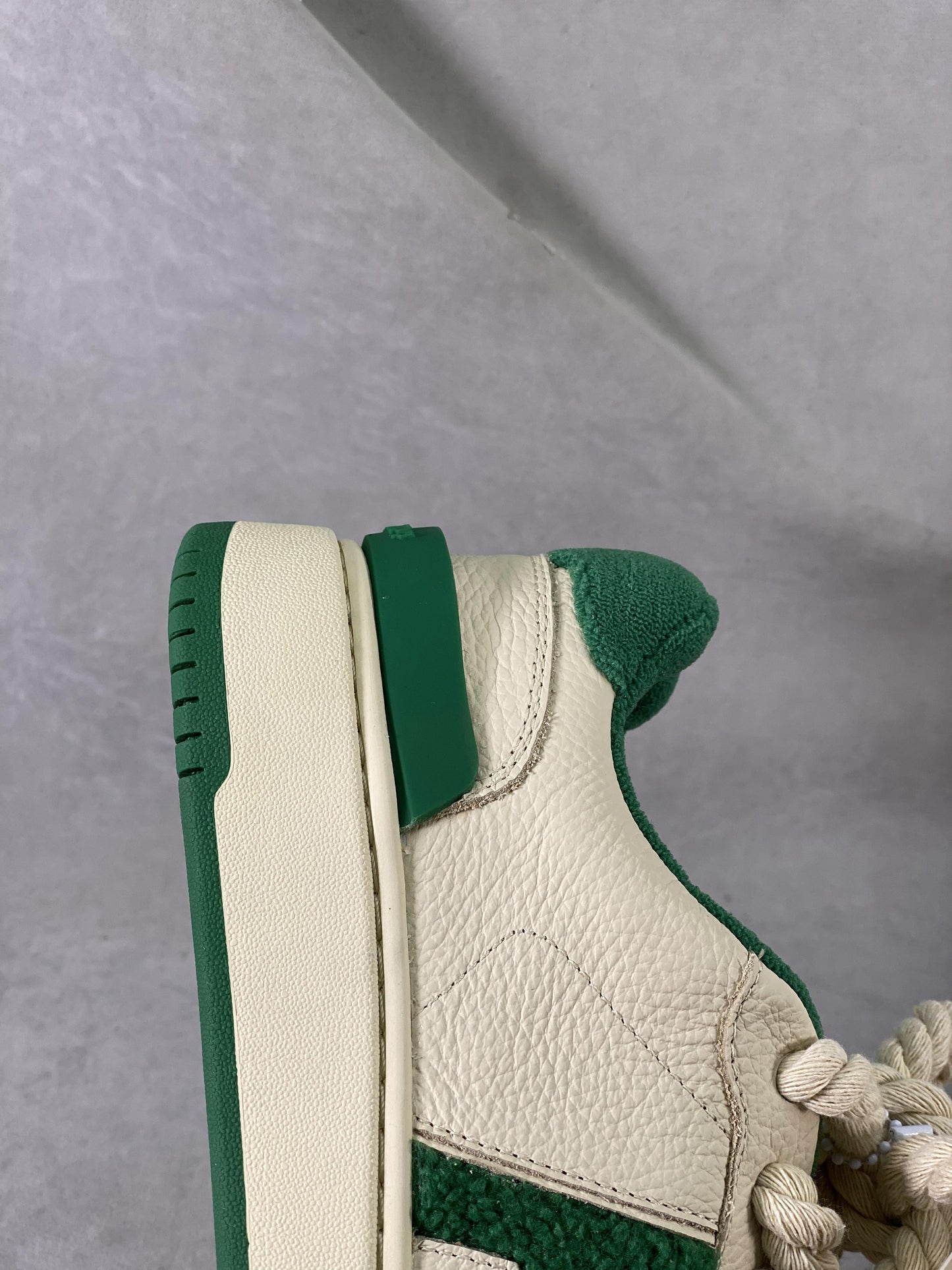 VELUXE SNEAKER