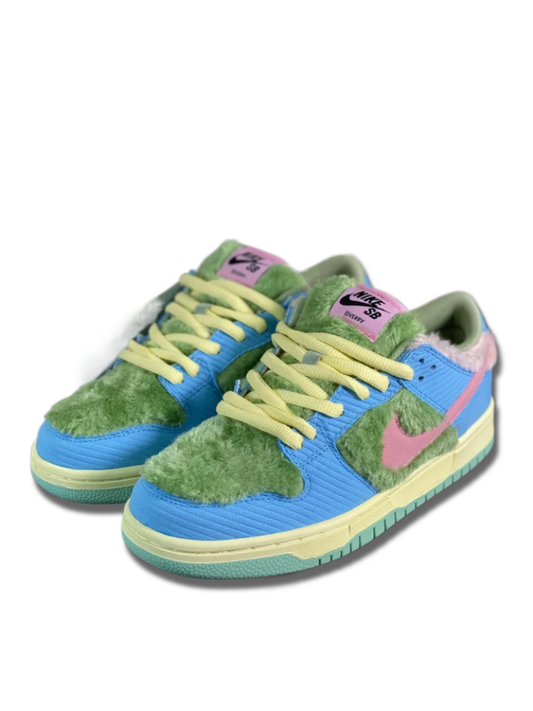 VELUXE Nike SB Dunk